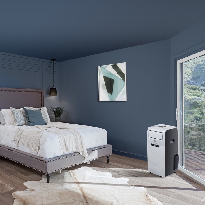 Мобильный кондиционер Electrolux Manhattan EACM-12 FM/N3